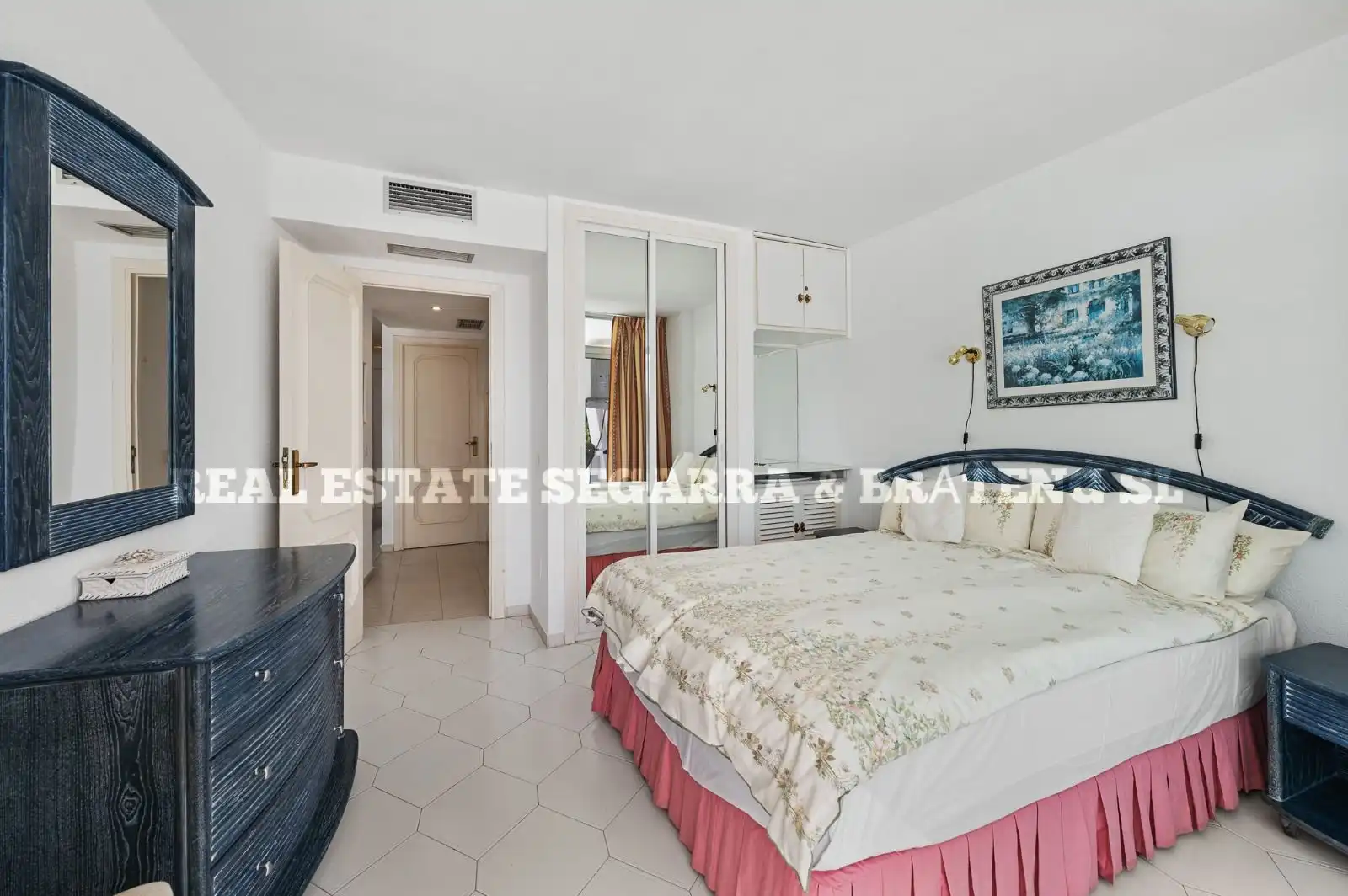 Dormitori de Apartament en venda en Mijas amb Aire condicionat, Terrassa i Moblat