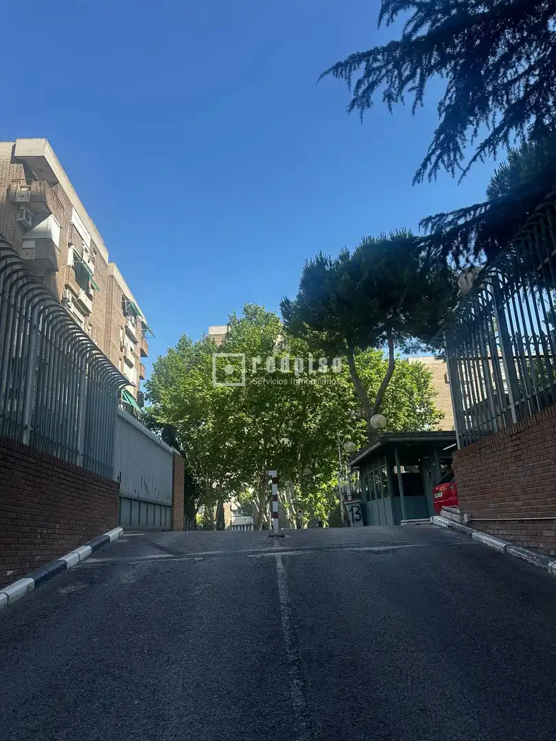 Vista exterior de Garaje en venta en Madrid