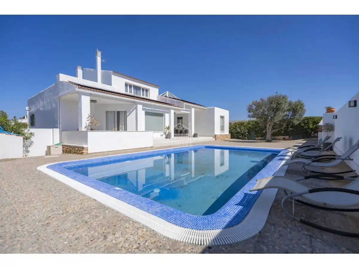 Xalet amb piscina en venda a Cala en Blanes