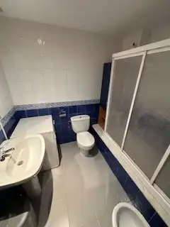 Badezimmer von Wohnungen zur Miete in León Capital  mit Heizung, Parkett und Terrasse