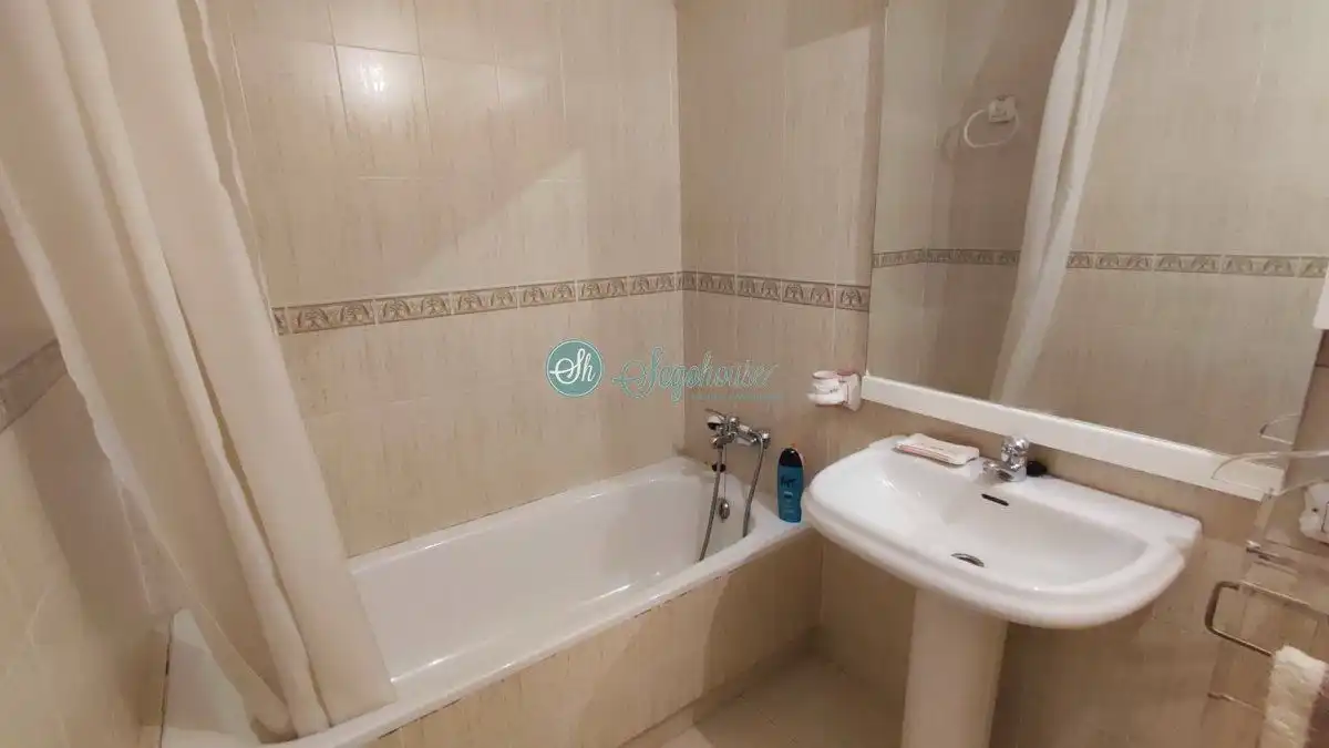 Bathroom of Flat for sale in Segovia  with Heating, Parquet flooring and Terrace