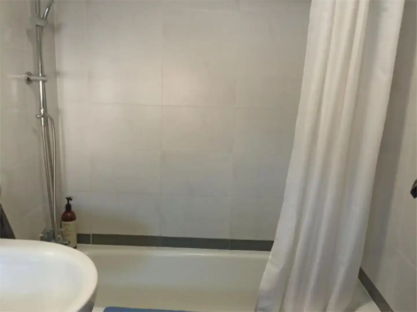 Bany de Pis en venda en Las Ventas de Retamosa amb Aire condicionat i Piscina