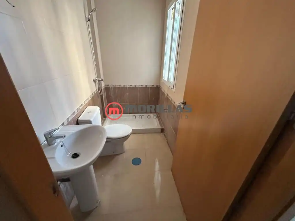 Badezimmer von Dachboden zum Verkauf in Moratalla mit Heizung, Terrasse und Balkon