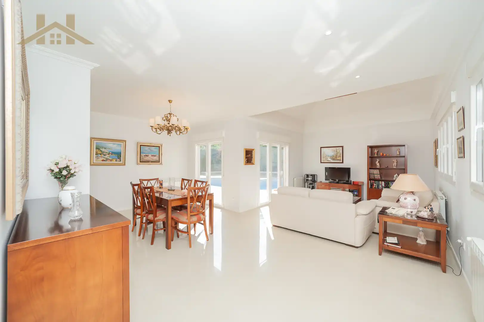 Sala d'estar de Casa o xalet en venda en Arroyomolinos (Madrid) amb Aire condicionat, Calefacció i Jardí privat