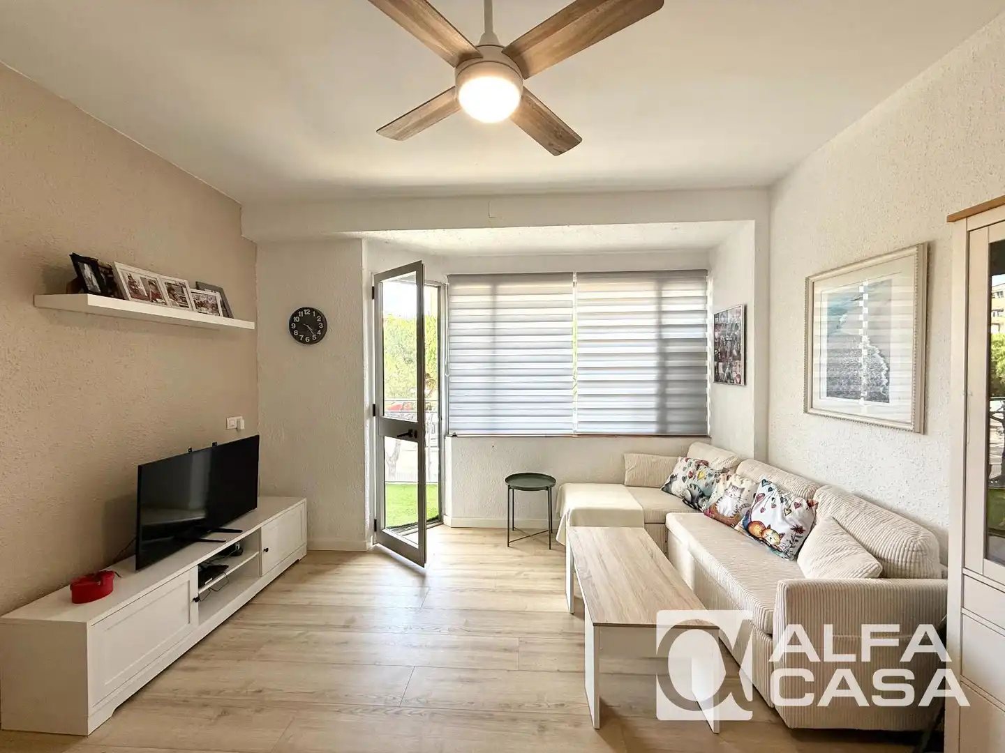 Wohnzimmer von Wohnung zum Verkauf in Lloret de Mar mit Parkett, Terrasse und Ofen