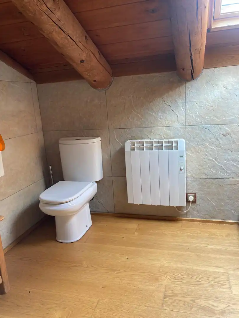 Bany de Casa o xalet en venda en El Pont de Suert amb Calefacció, Jardí privat i Parquet