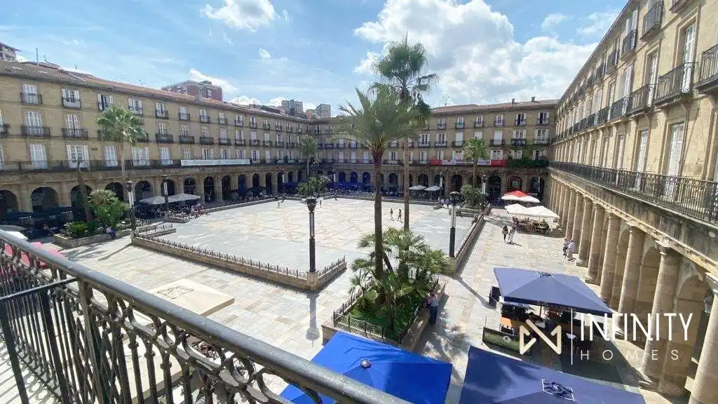 Vista exterior de Pis de lloguer en Bilbao  amb Balcó