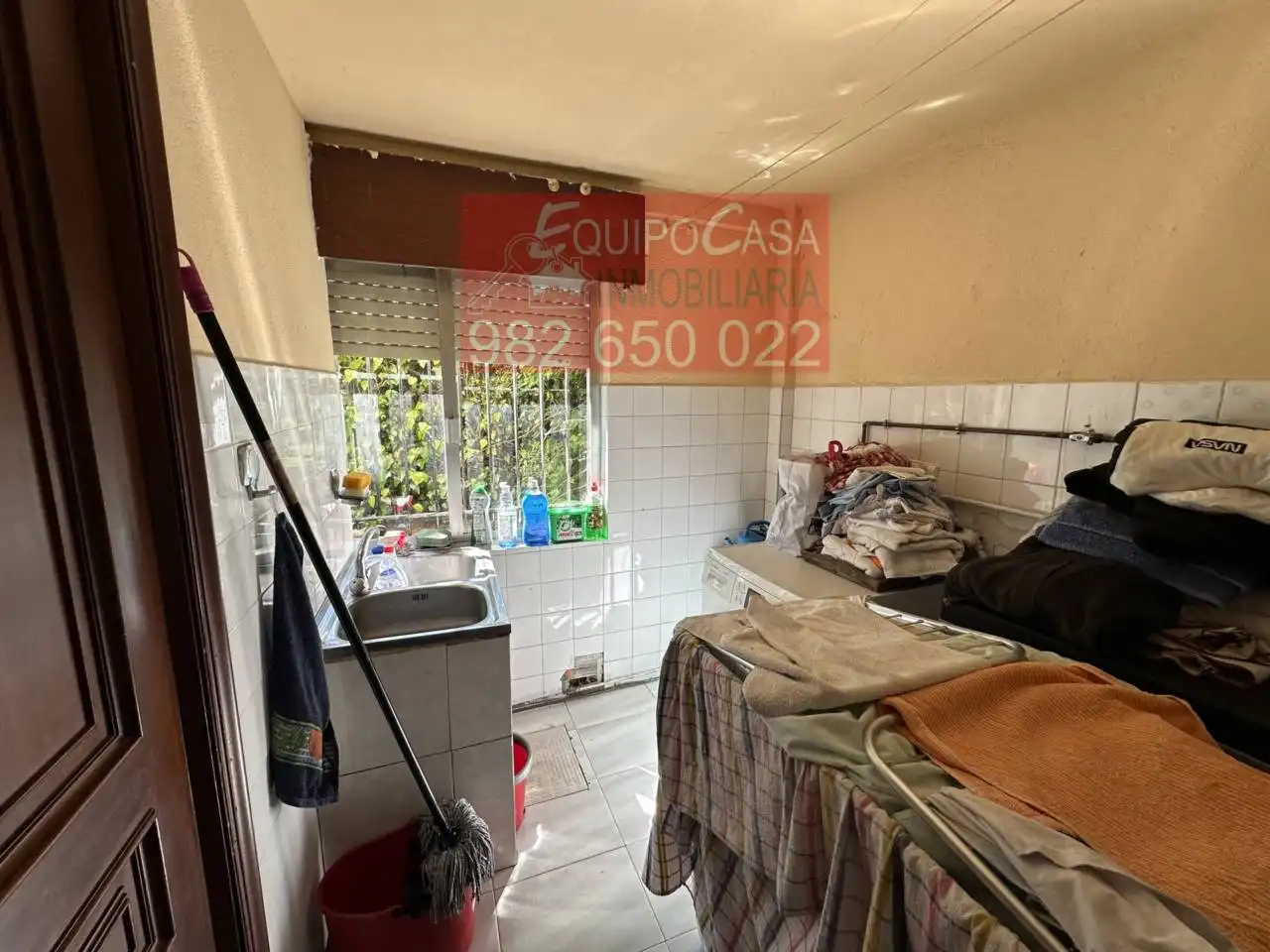 Cuina de Casa o xalet en venda en Lugo amb Calefacció, Jardí privat i Parquet