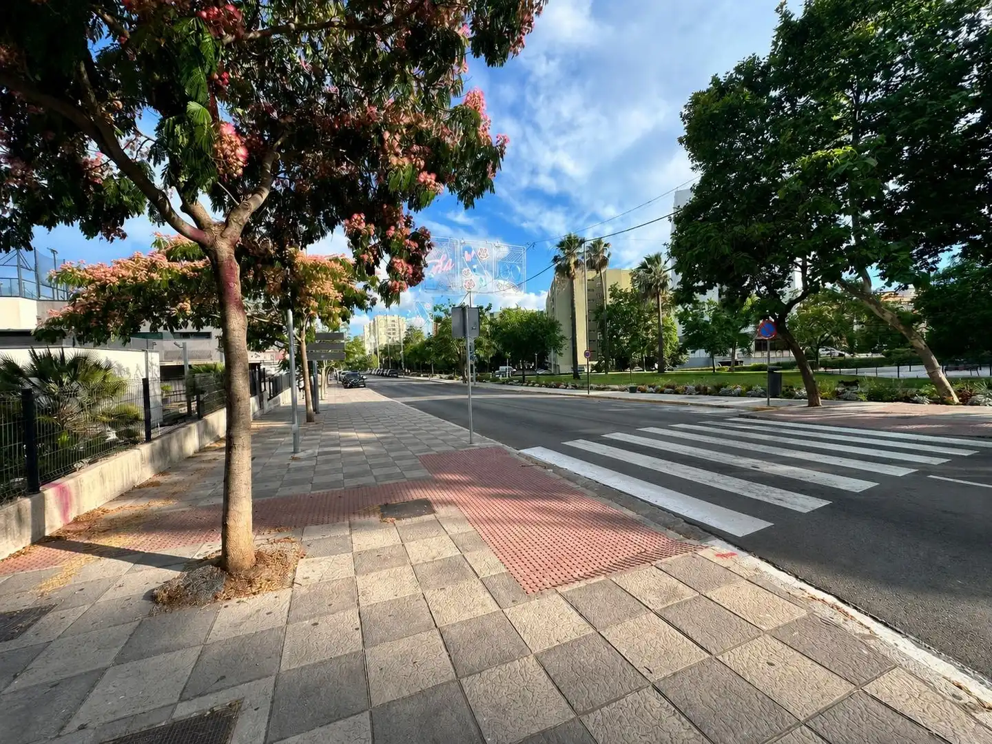 Vista exterior de Pis en venda en Algeciras amb Aire condicionat i Balcó