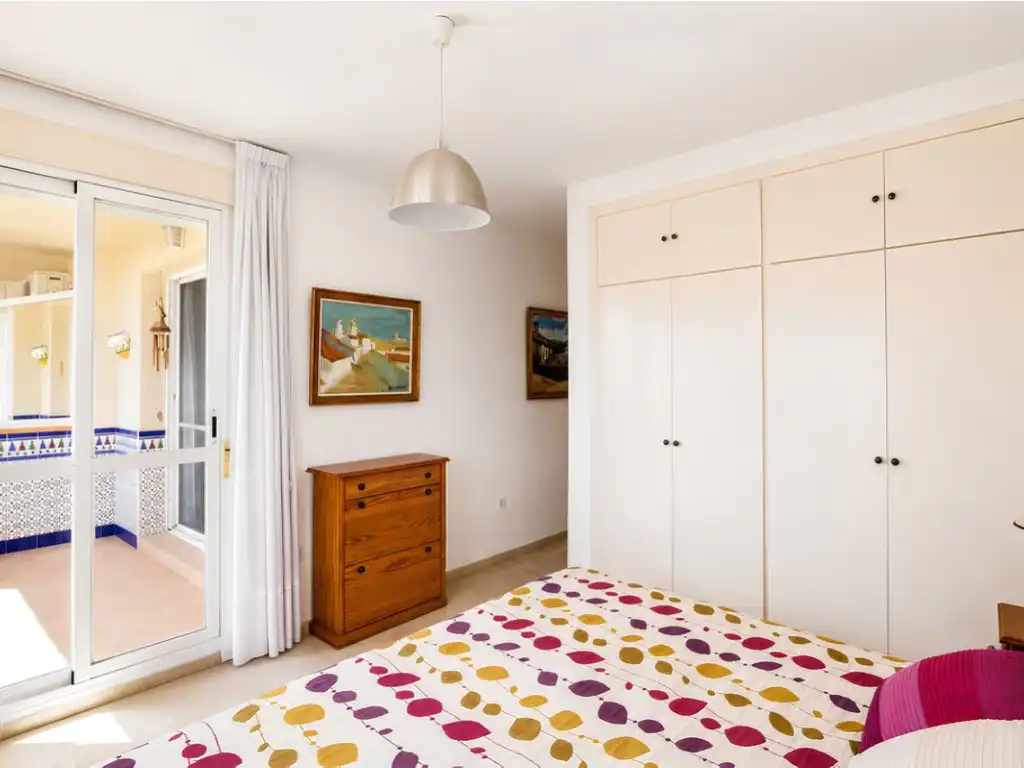 Bedroom of Flat for sale in Fuengirola  with Air Conditioner, Terrace and Swimming Pool