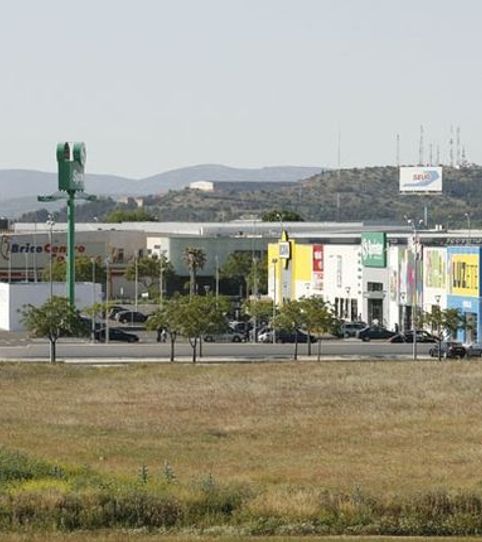 Foto 2 de Terreno industrial en venta en Nuevo Parque, Ciudad Real Capital