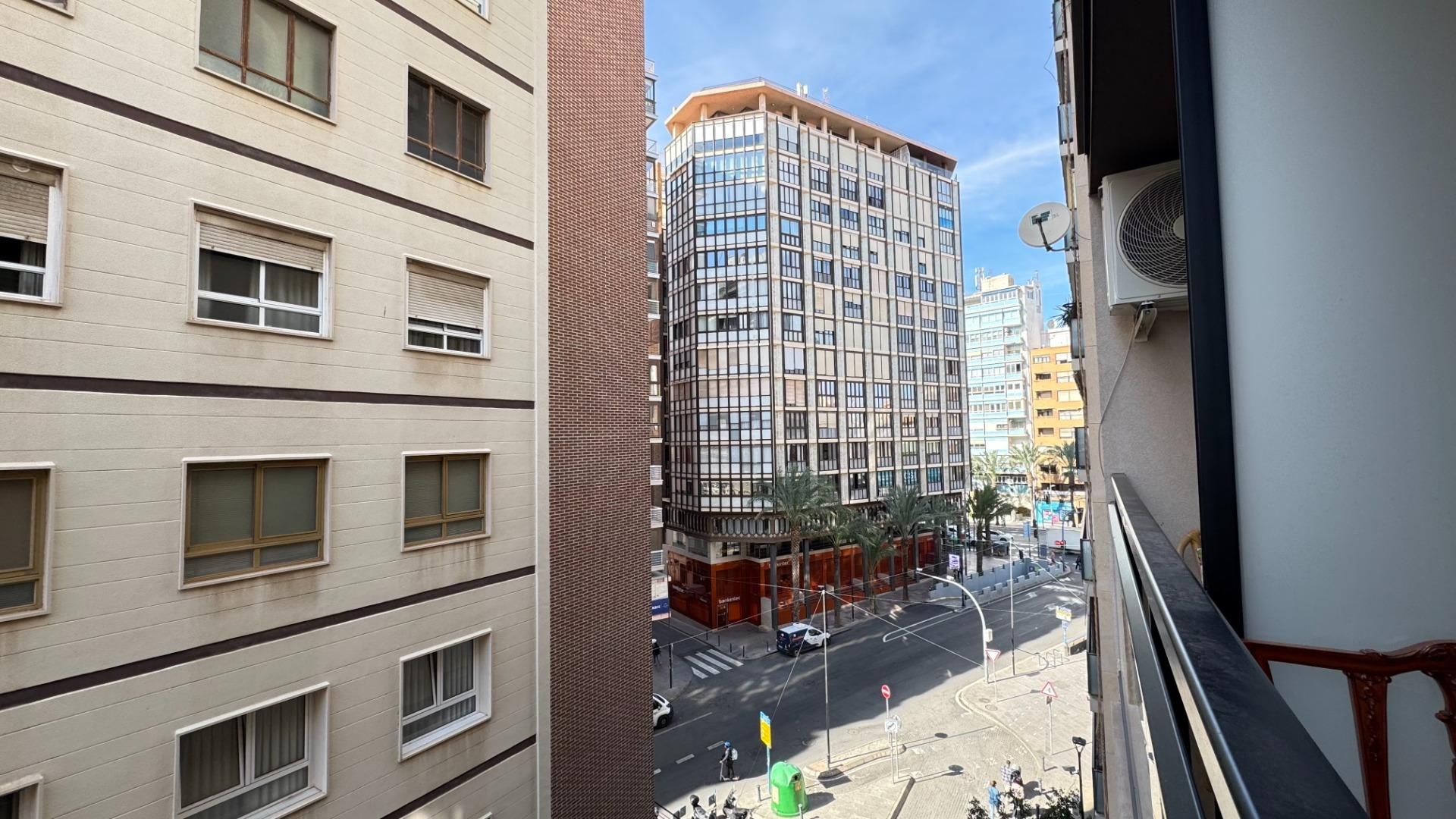 Exterior view of Flat for share in Alicante / Alacant  with Terrace, Furnished and Alarm