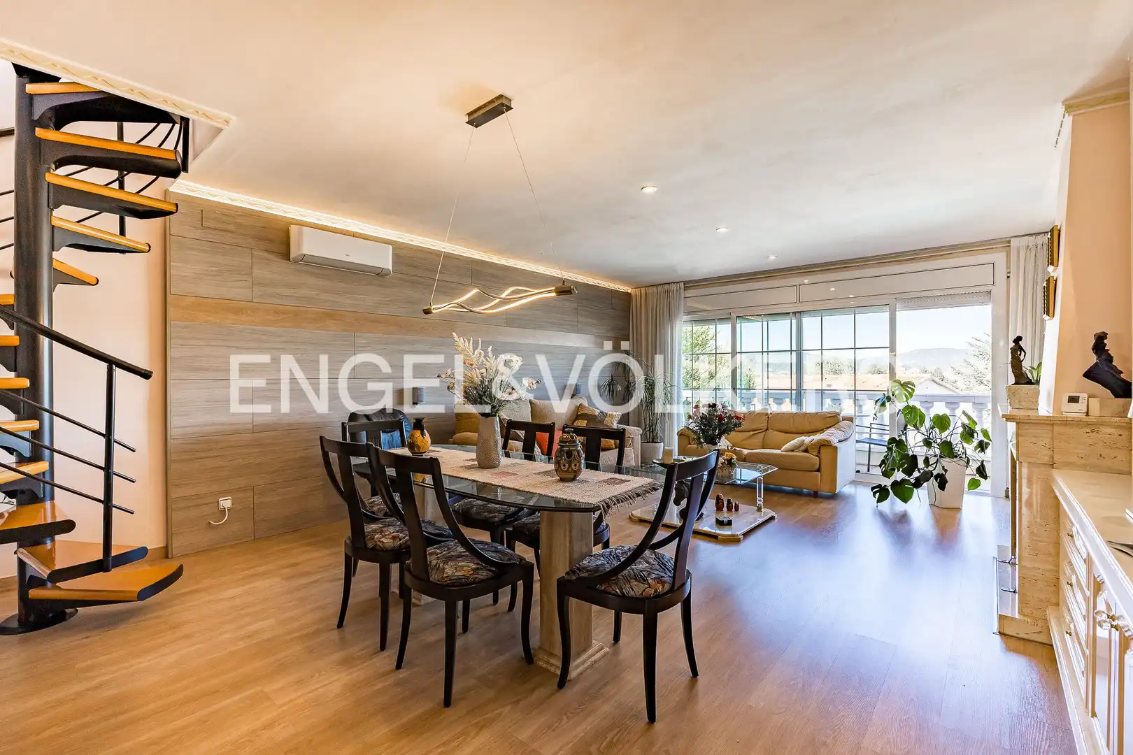 Comedor de Casa o chalet en venta en Esparreguera con Aire acondicionado, Calefacción y Jardín privado