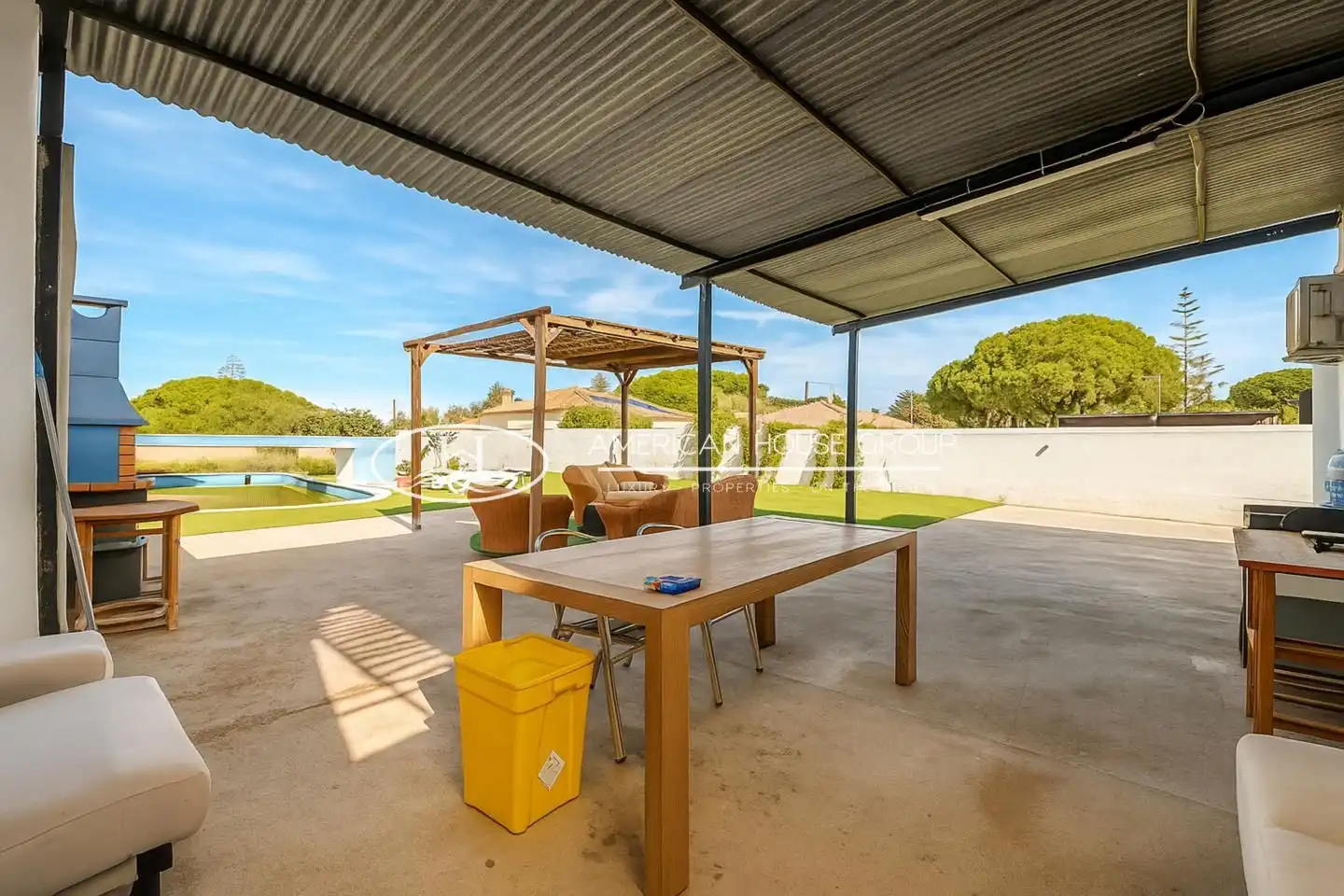 Terrassa de Casa o xalet en venda en Chiclana de la Frontera amb Aire condicionat, Jardí privat i Terrassa