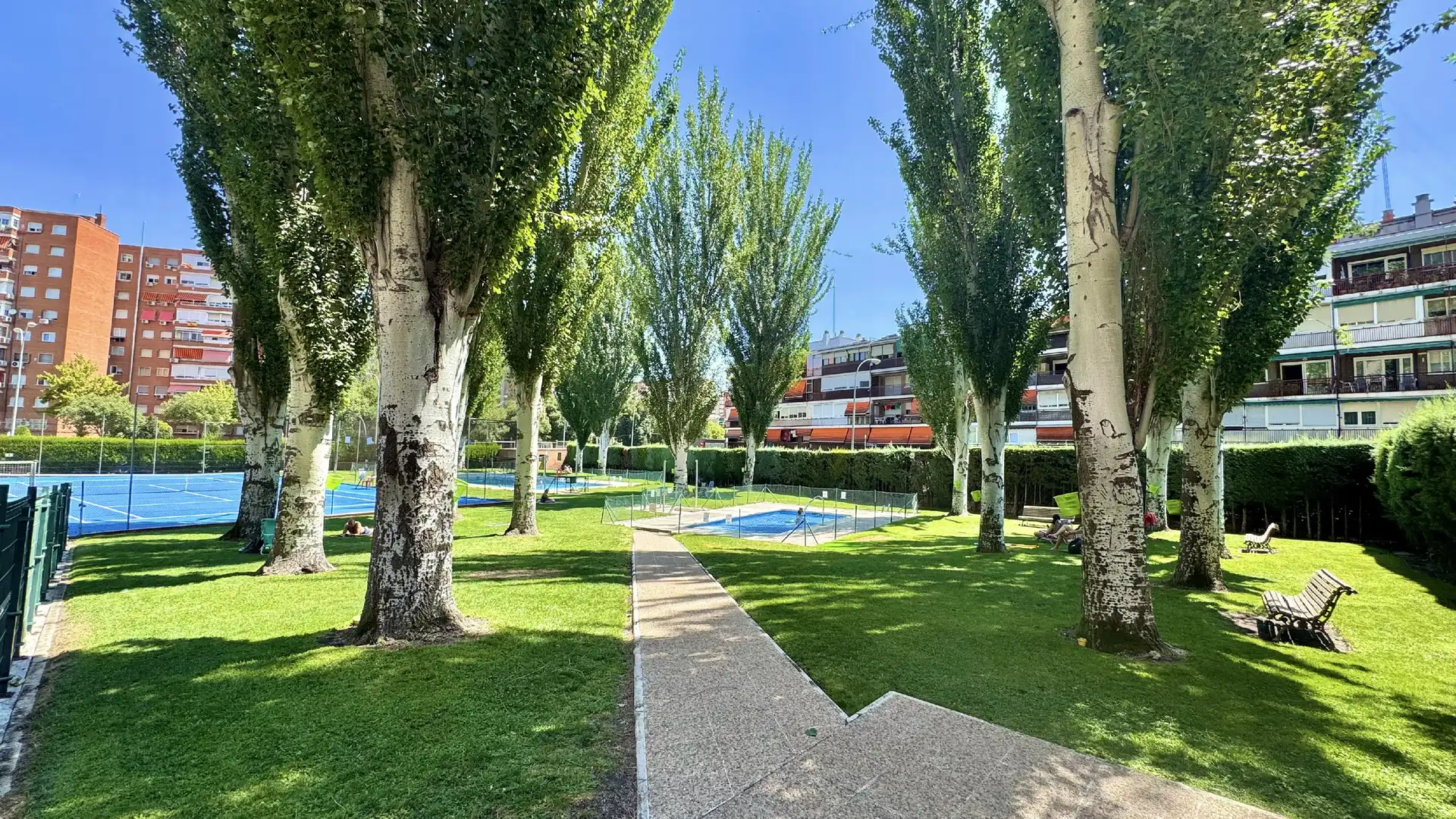 Vista exterior de Apartament en venda en Fuenlabrada amb Aire condicionat, Calefacció i Jardí privat