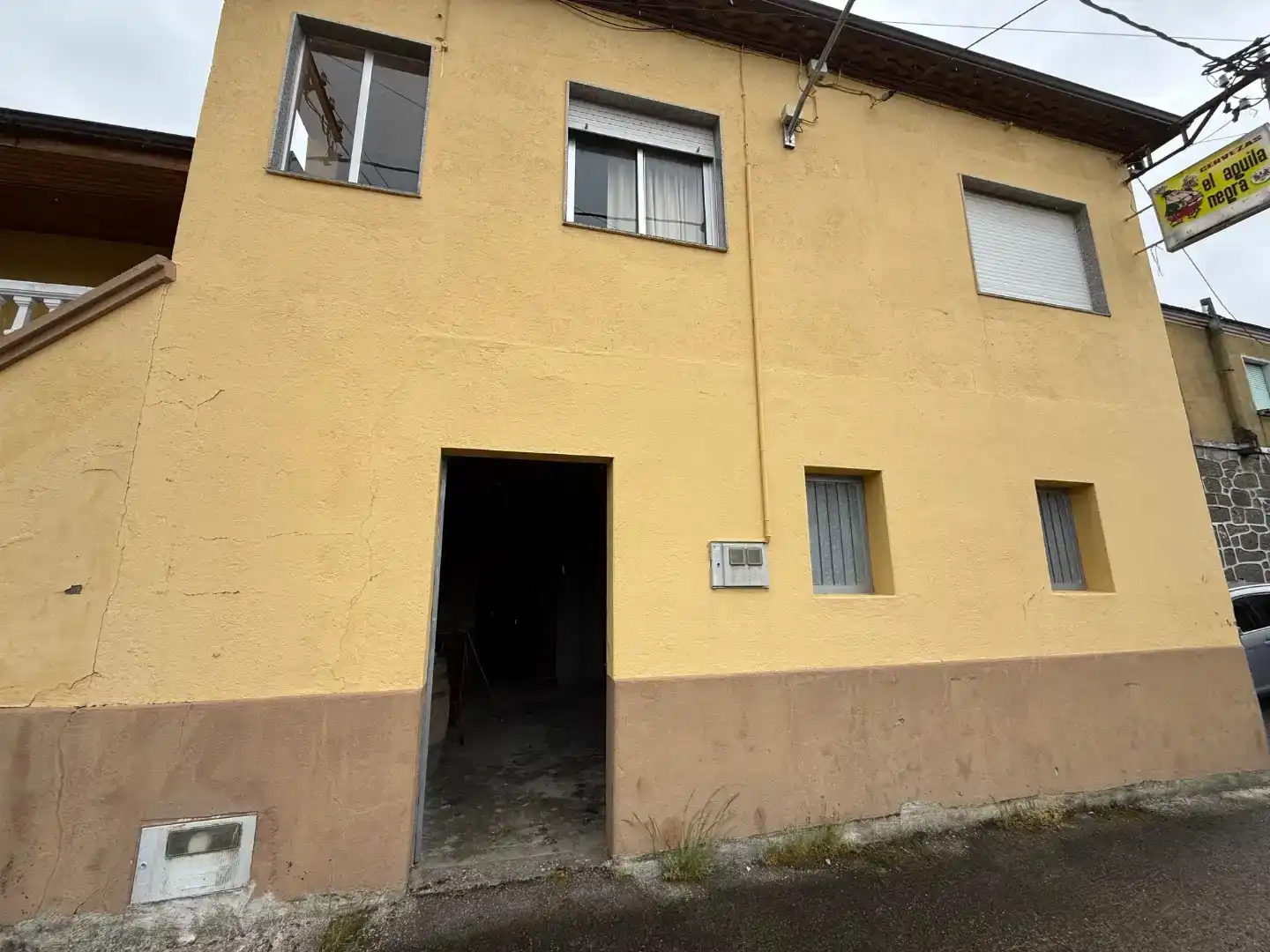 Vista exterior de Casa adosada en venda en Sarreaus amb Traster, Moblat i Balcó