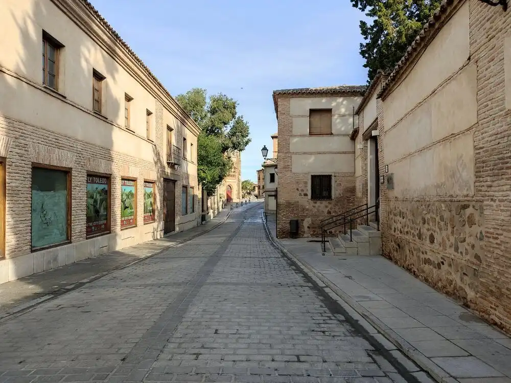 Außenansicht von Gebäude zum Verkauf in Toledo
