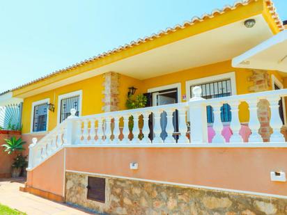 Exterior view of Single-family semi-detached for sale in Torrevieja  with Terrace, Storage room and Swimming Pool