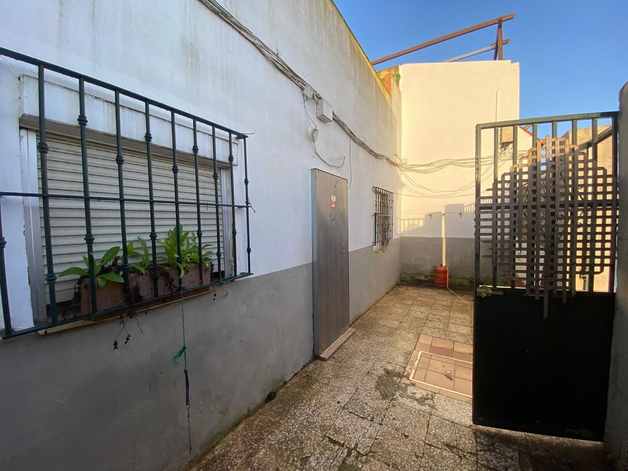 Exterior view of House or chalet for sale in Dos Hermanas