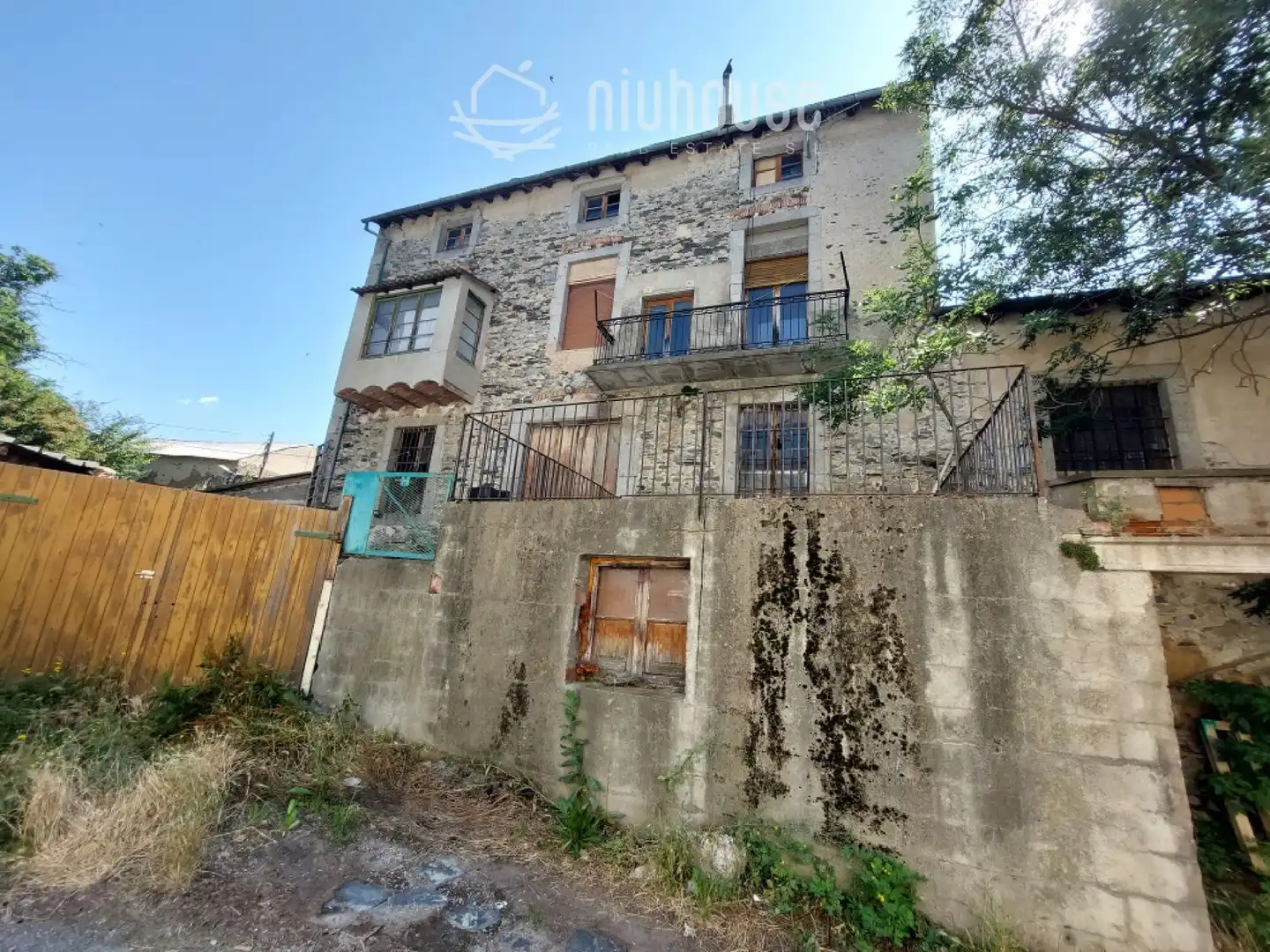 Exterior view of Buildings for sale in Puigcerdà
