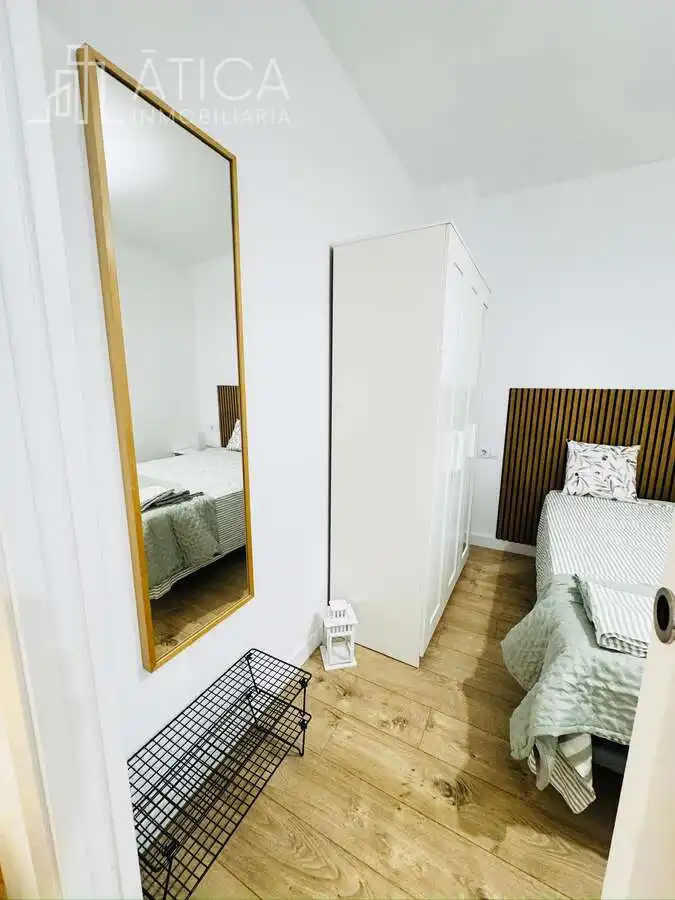 Dormitori de Apartament de lloguer en Salamanca amb Aire condicionat, Calefacció i Moblat