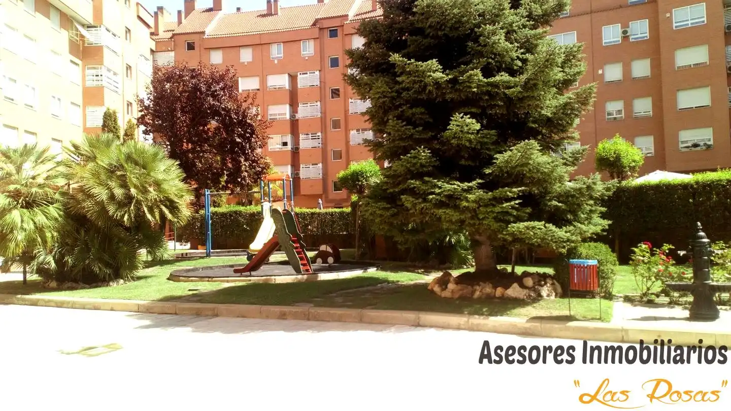 Vista exterior de Piso en venta en Madrid con Aire acondicionado, Calefacción y Trastero
