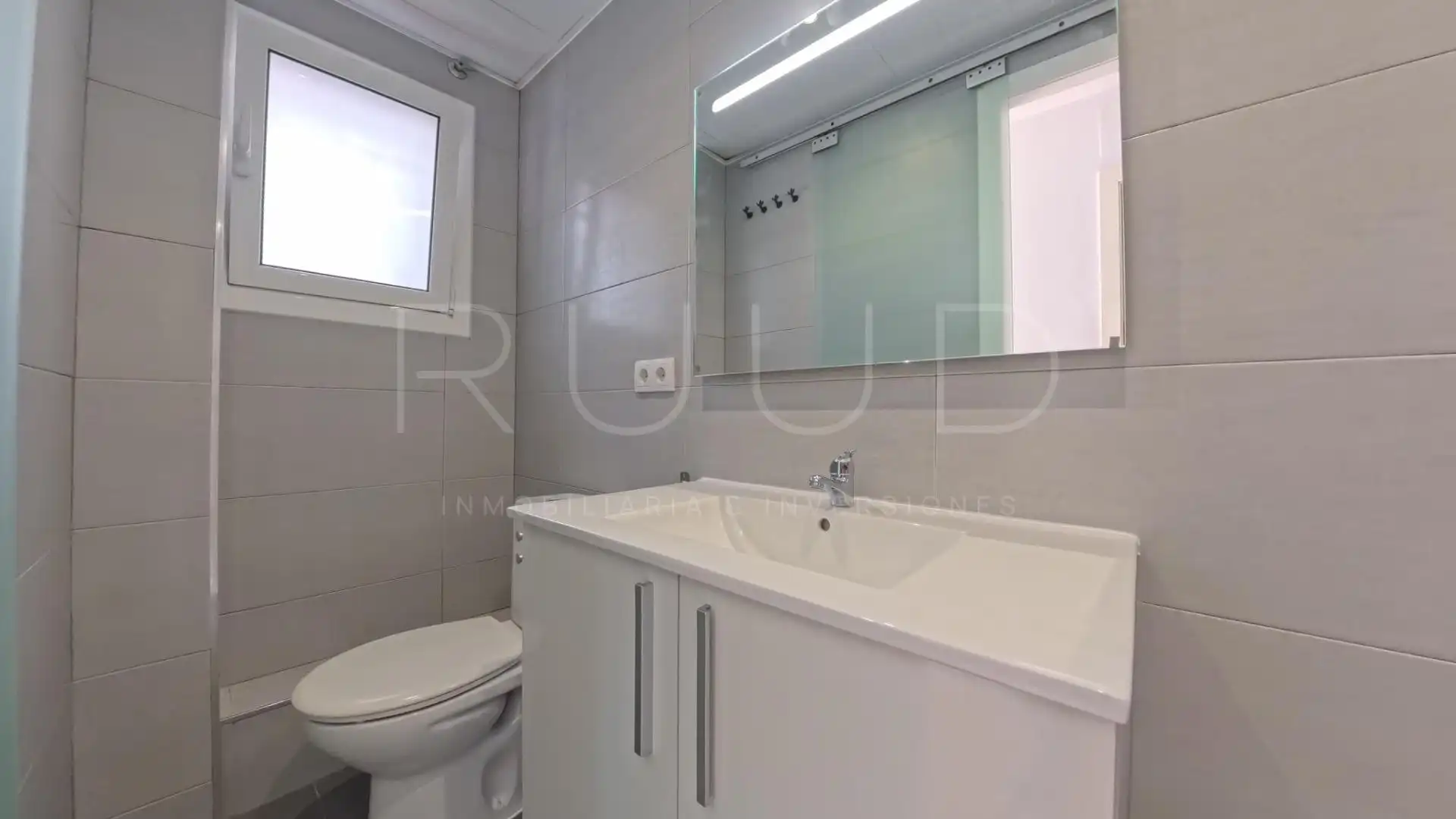 Bathroom of Flat for sale in Castelldefels  with Air Conditioner, Parquet flooring and Terrace