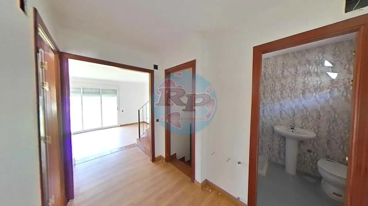 Detached homes for sale in Congosto  with Heating, Private garden and Parquet flooring