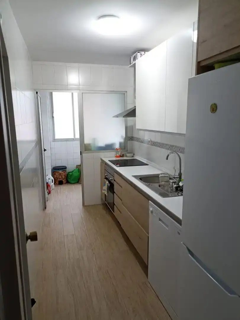Cuina de Apartament per a compartir en Granada amb Parquet, Moblat i Balcó