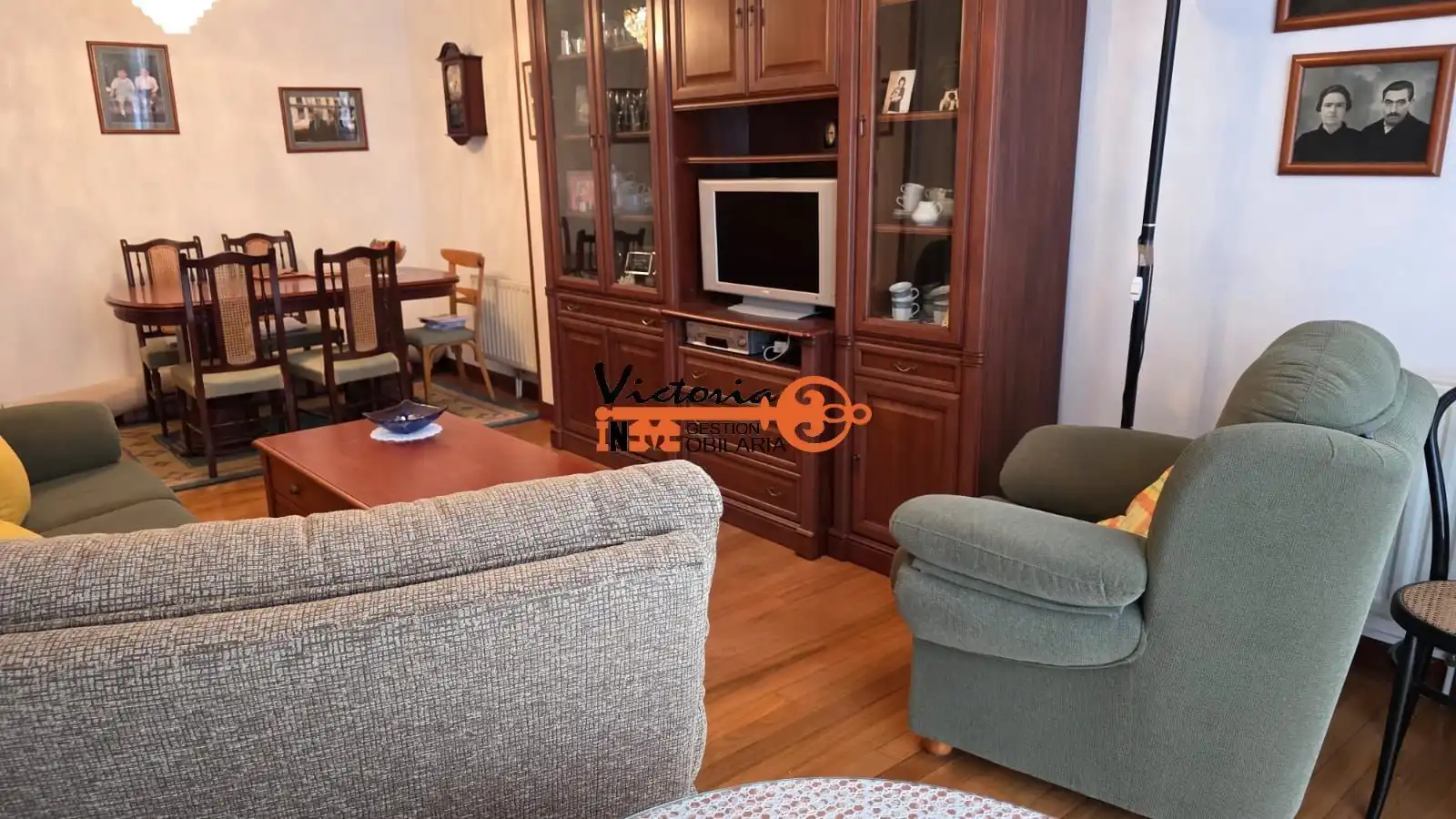 Sala d'estar de Pis en venda en Castro-Urdiales amb Calefacció