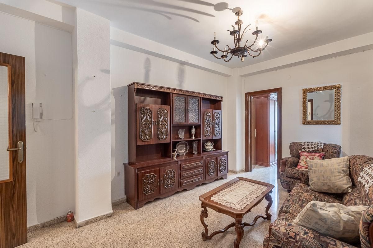 Sala d'estar de Pis en venda en  Granada Capital
