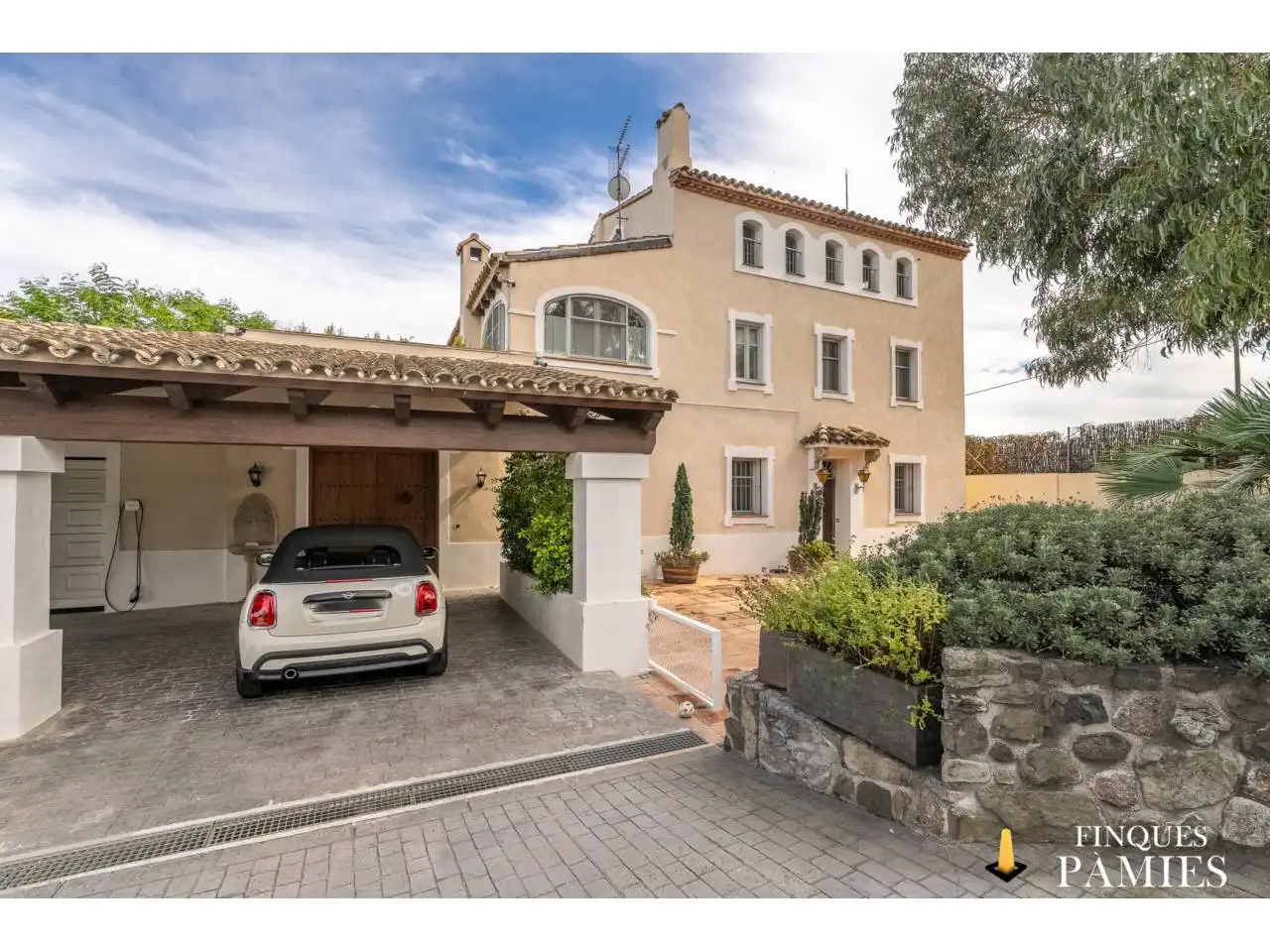 Vista exterior de Casa o chalet en venta en La Selva del Camp con Calefacción, Jardín privado y Terraza