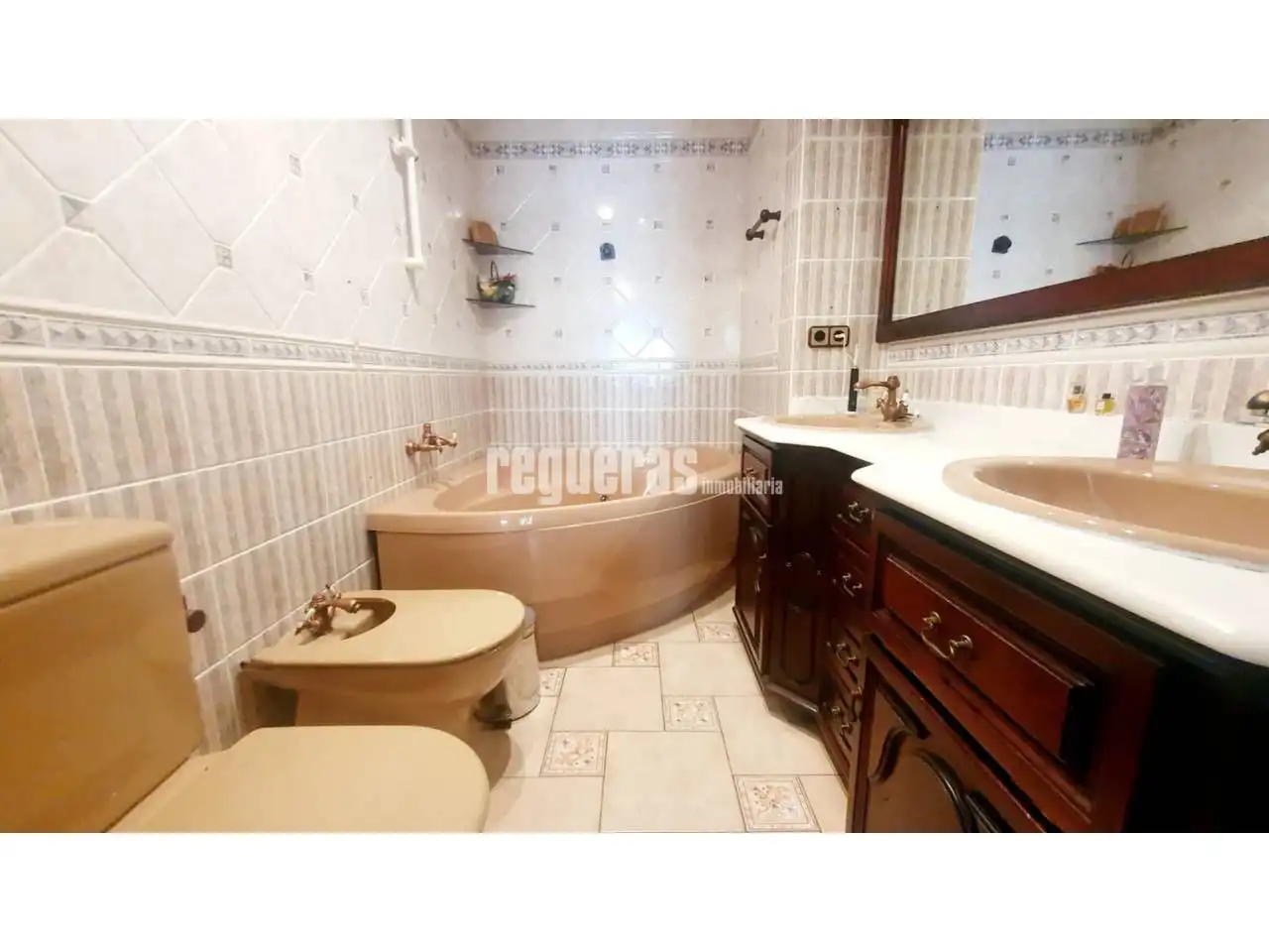 Baño de Piso en venta en Avilés con Calefacción, Parquet y Terraza