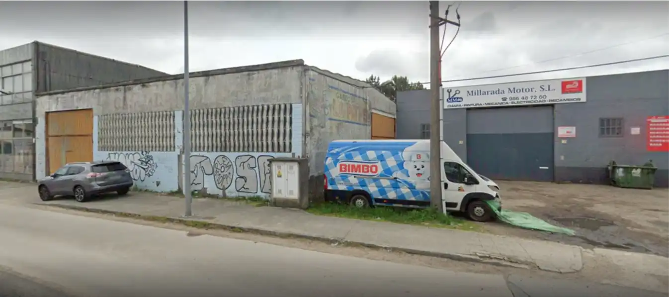 Vista exterior de Nave industrial en venta en Redondela
