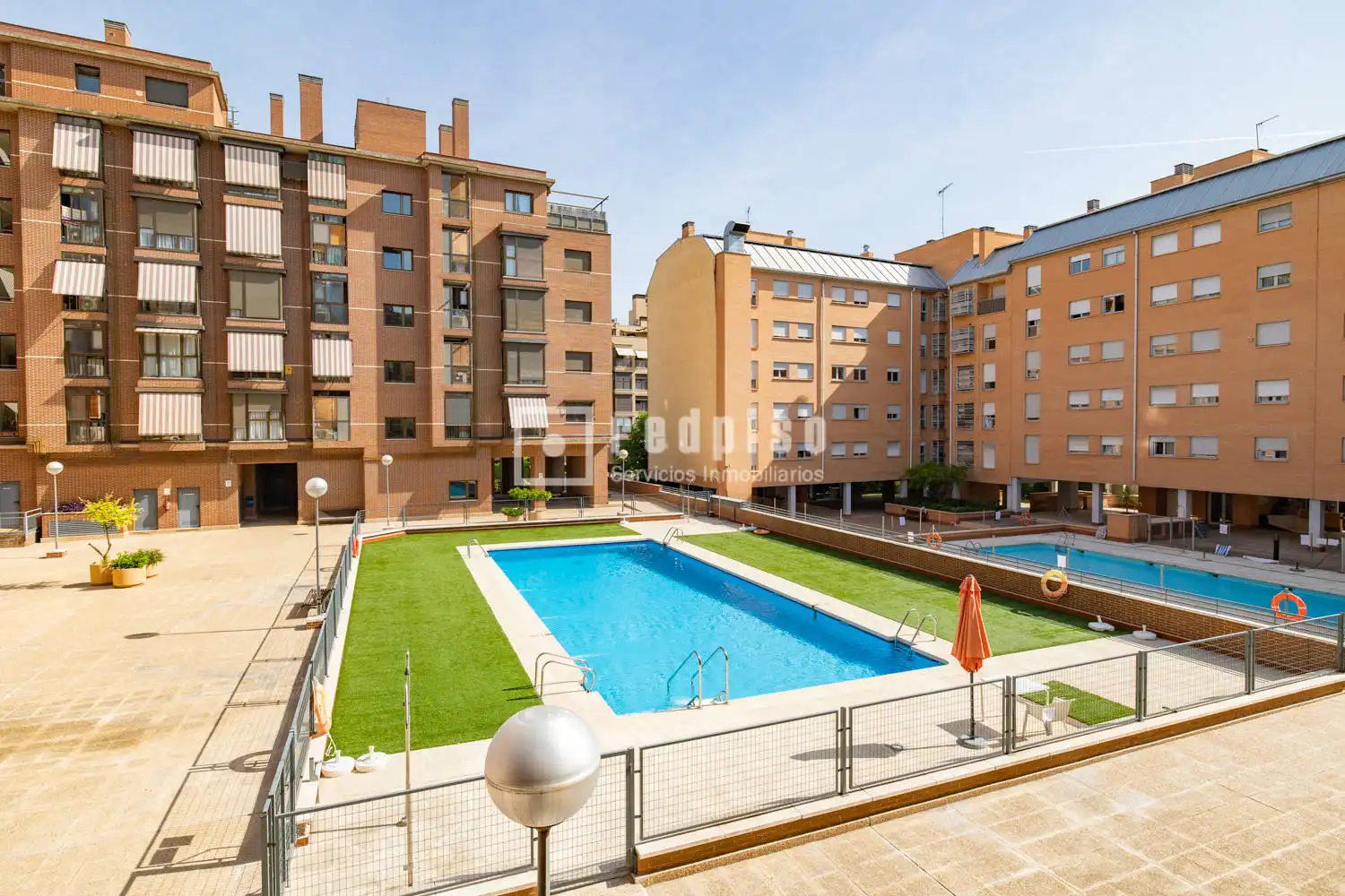Piscina de Piso en venta en Madrid con Aire acondicionado, Calefacción y Jardín privado