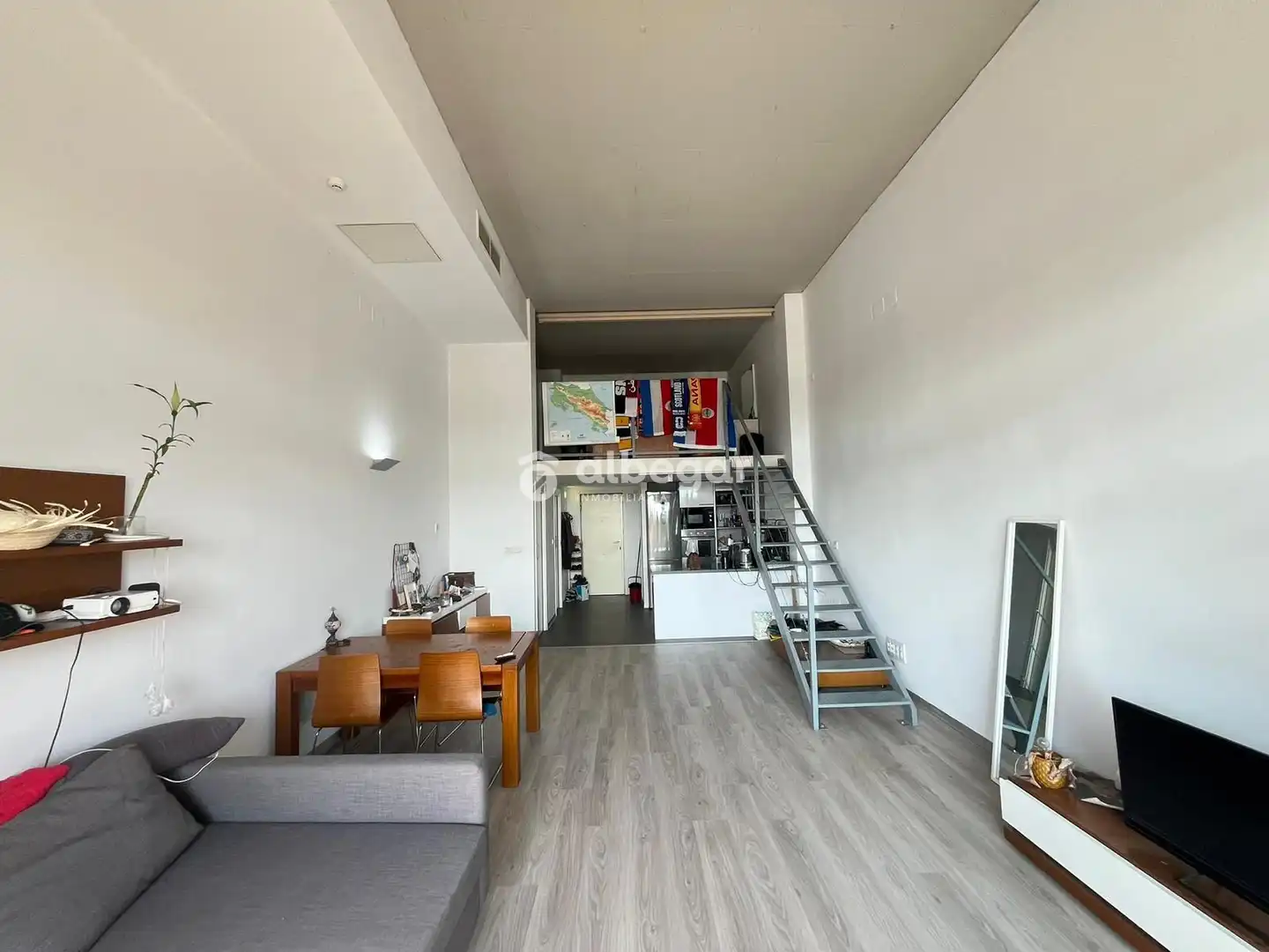 Wohnung zur Miete in Valencia mit Klimaanlage, Terrasse und Schwimmbad