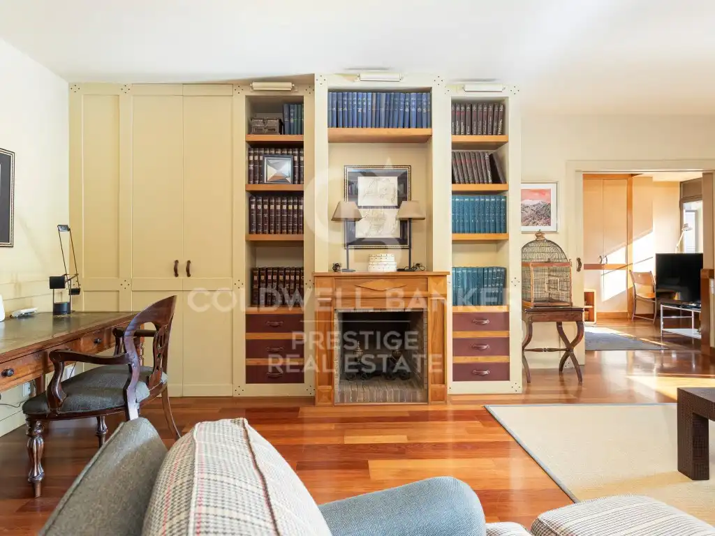 Sala de estar de Piso en venta en Barcelona con Jardín privado, Terraza y Piscina comunitaria