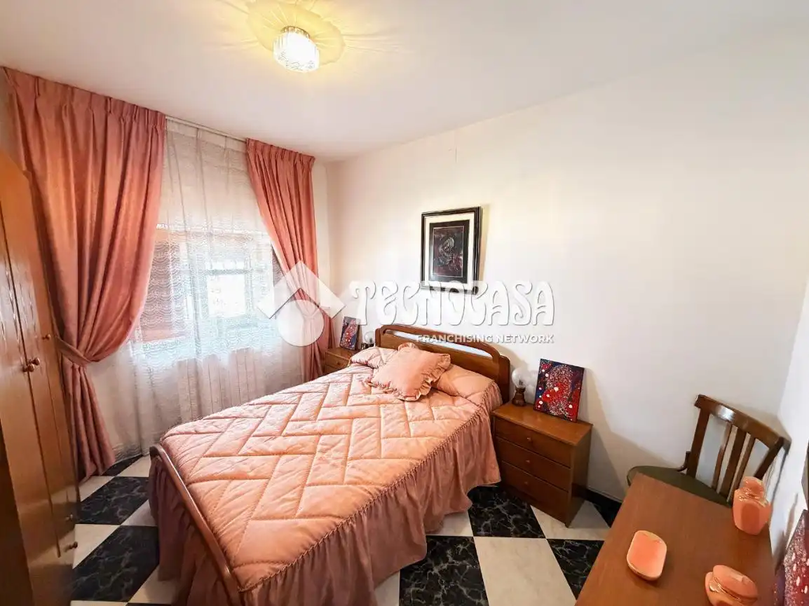 Habitación de Casa adosada en venta en Campillo de Altobuey con Calefacción, Jardín privado y Terraza