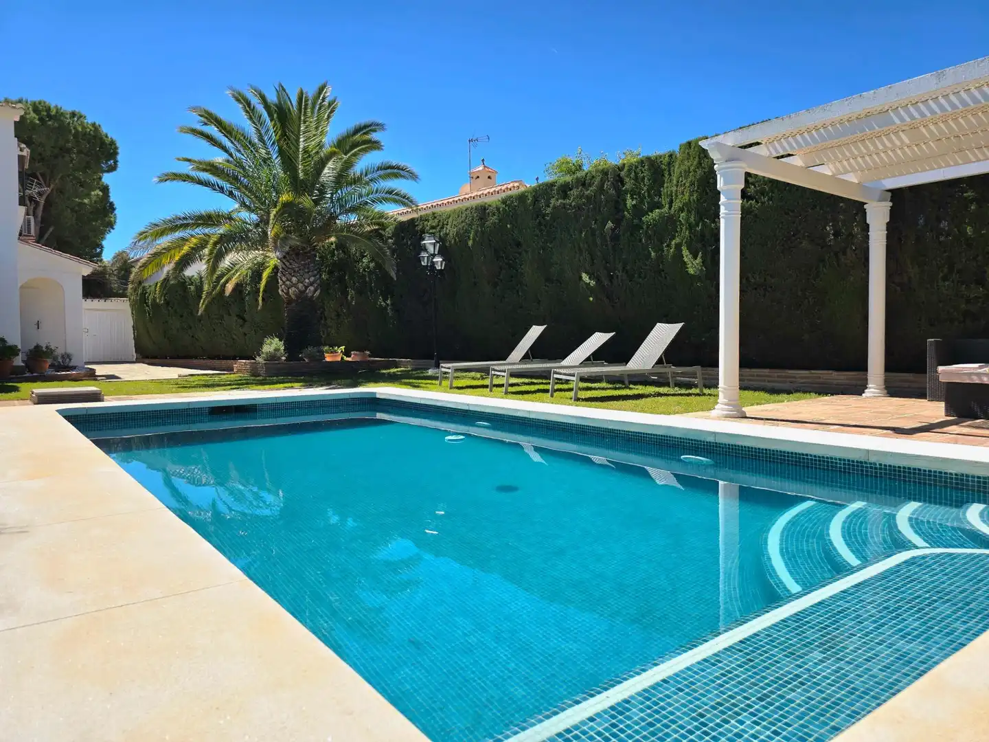 Piscina de Casa o xalet en venda en Benalmádena amb Aire condicionat, Jardí privat i Terrassa