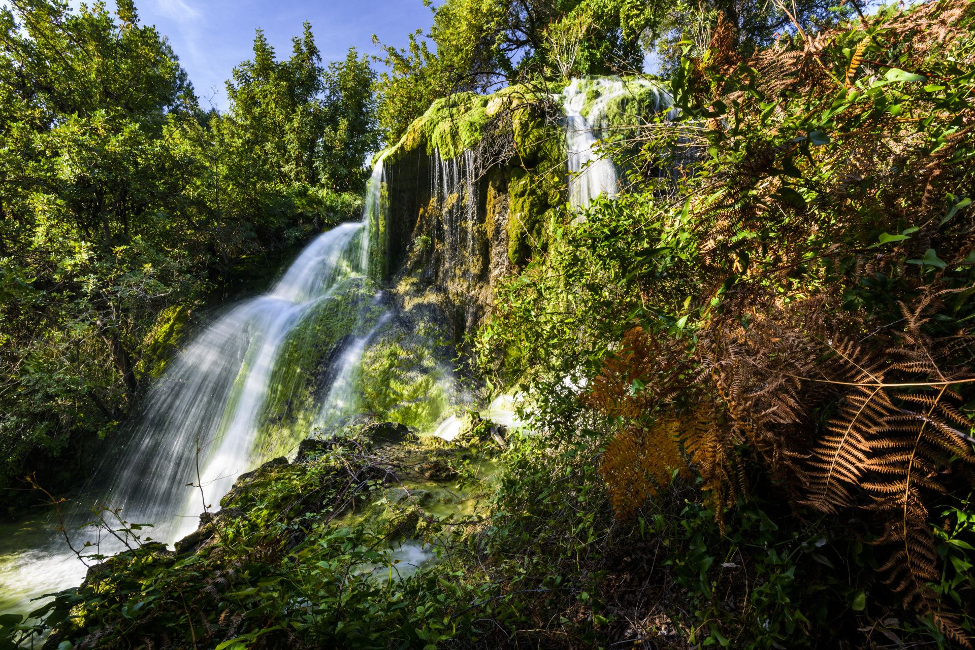 Vista exterior de Casa o xalet en venda en Marbella amb Aire condicionat, Calefacció i Jardí privat