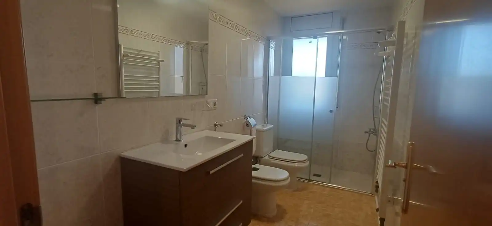 Badezimmer von Wohnung zur Miete in Lleida mit Klimaanlage, Heizung und Terrasse