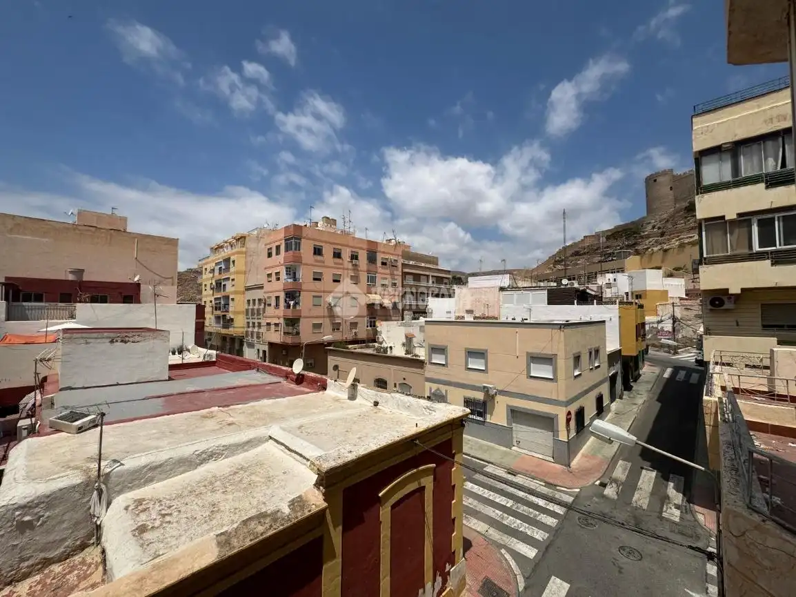 Vista exterior de Piso en venta en Almería