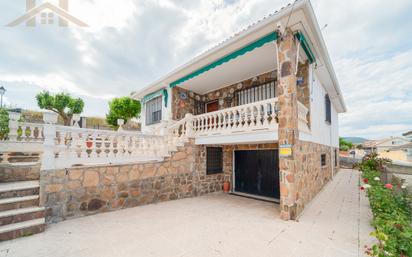 Vista exterior de Casa o xalet en venda en Villa del Prado amb Terrassa