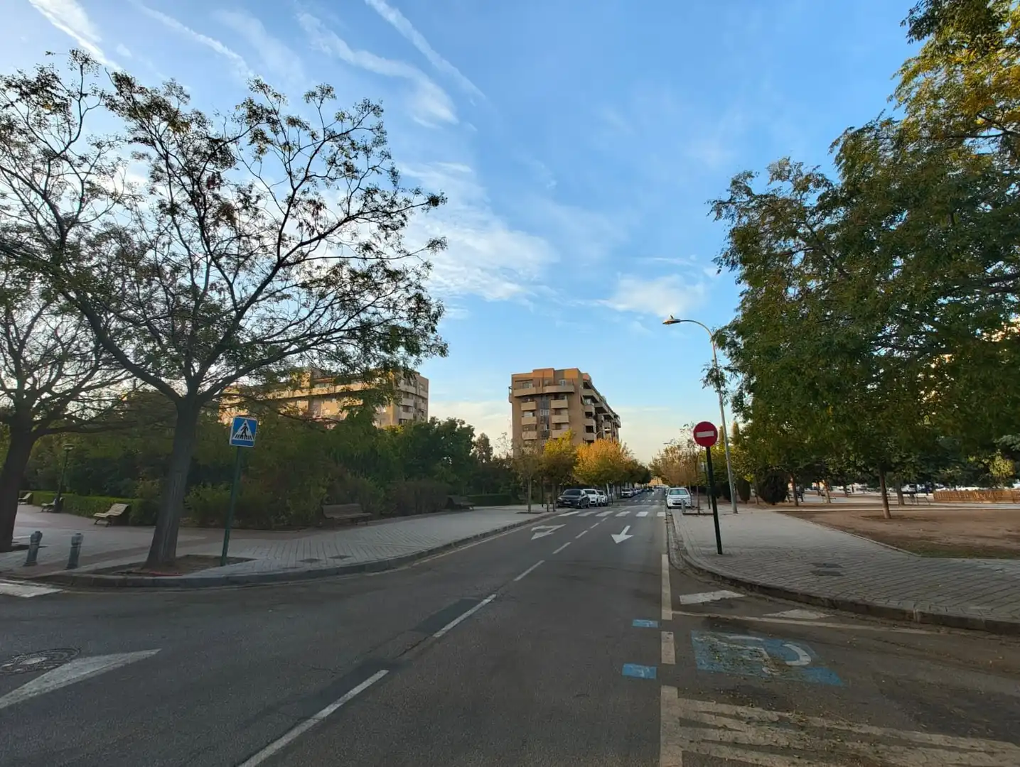 Vista exterior de Local en venta en Granada