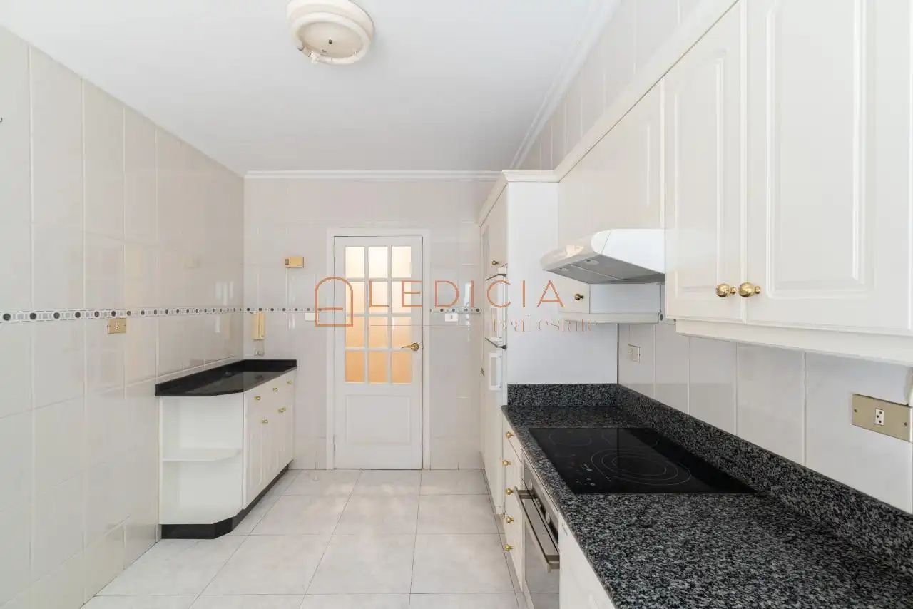 Piso en venta en García Barbón, 114, Centro - Areal