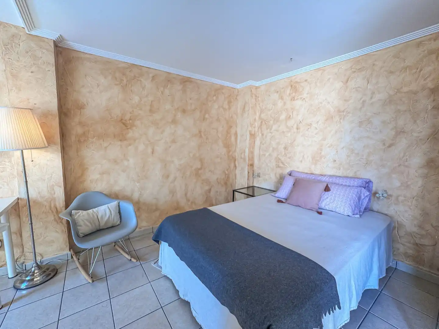 Habitación de Dúplex de alquiler en Santa Pola con Terraza, Trastero y Piscina