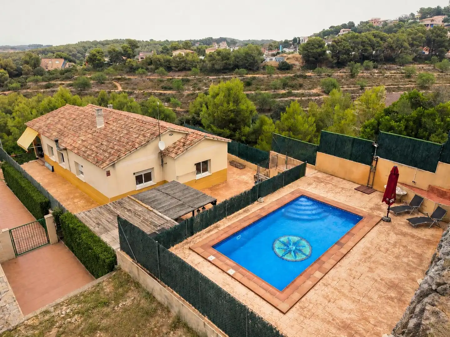 Schwimmbecken von Haus oder Chalet zum Verkauf in Calafell mit Heizung, Privatgarten und Terrasse