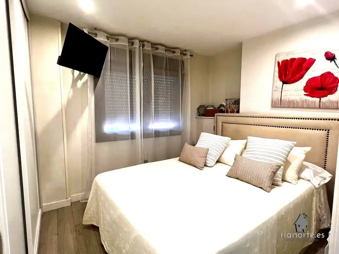 Schlafzimmer von Dachboden zum Verkauf in Langreo mit Heizung, Terrasse und Abstellraum