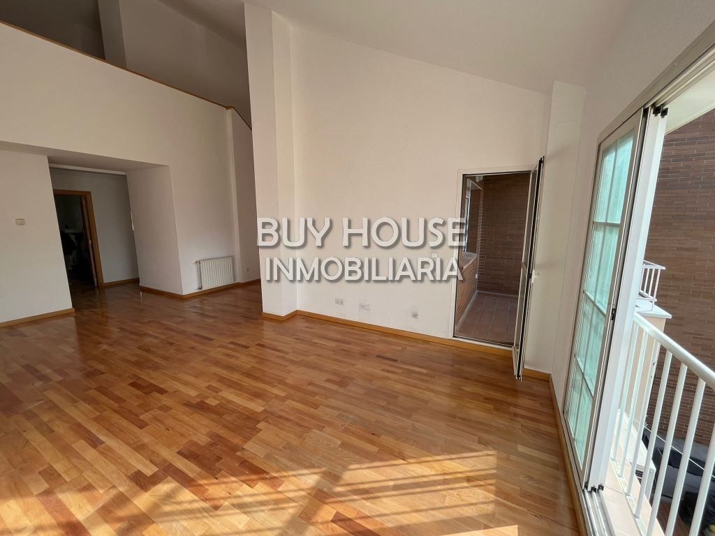 Sala d'estar de Dúplex de lloguer en Illescas amb Calefacció