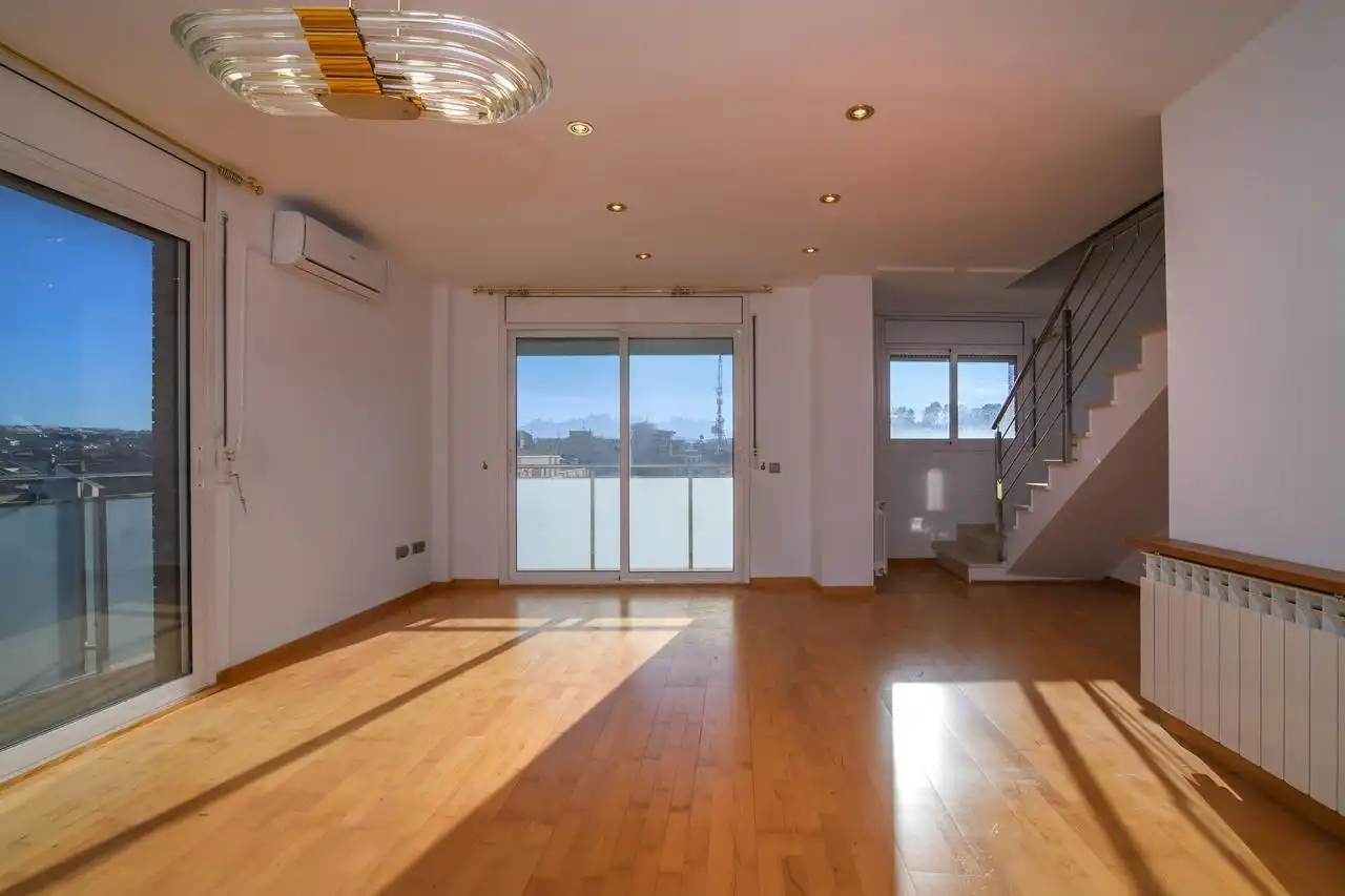 Living room of Duplexes for sale in Manresa  with Air Conditioner, Parquet flooring and Terrace